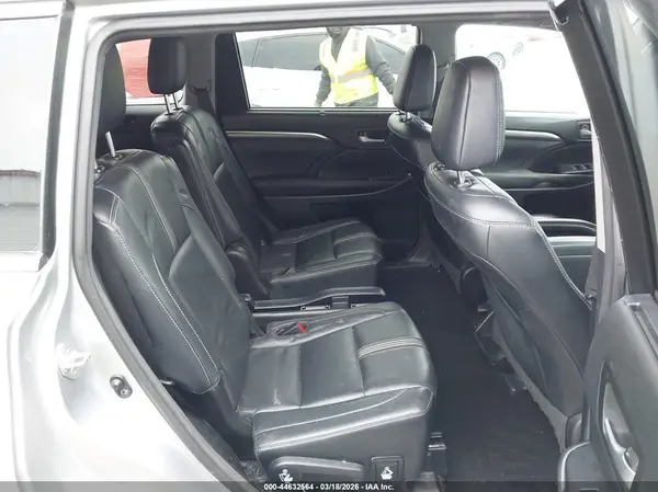 5TDJZRFH6HS358627 2017 TOYOTA HIGHLANDER - Image 8