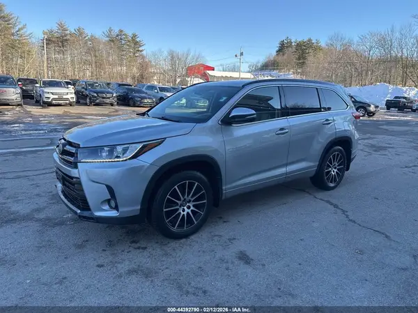 5TDJZRFH6HS359955 2017 TOYOTA HIGHLANDER - Image 2