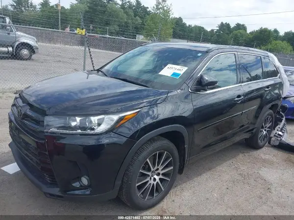 5TDJZRFH6HS365125 2017 TOYOTA HIGHLANDER - Image 2