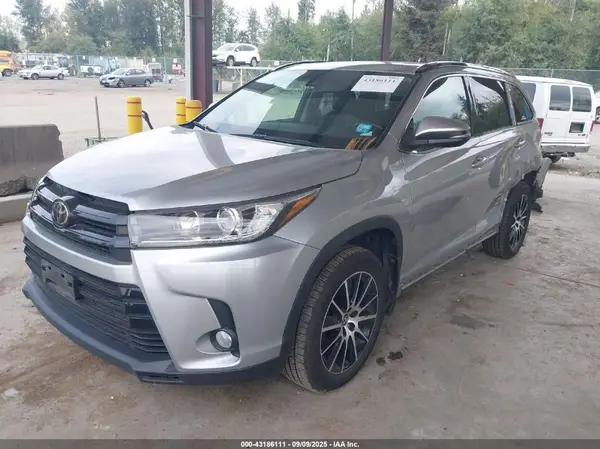 5TDJZRFH6HS365240 2017 TOYOTA HIGHLANDER - Image 2