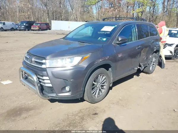 5TDJZRFH6HS366307 2017 TOYOTA HIGHLANDER - Image 2