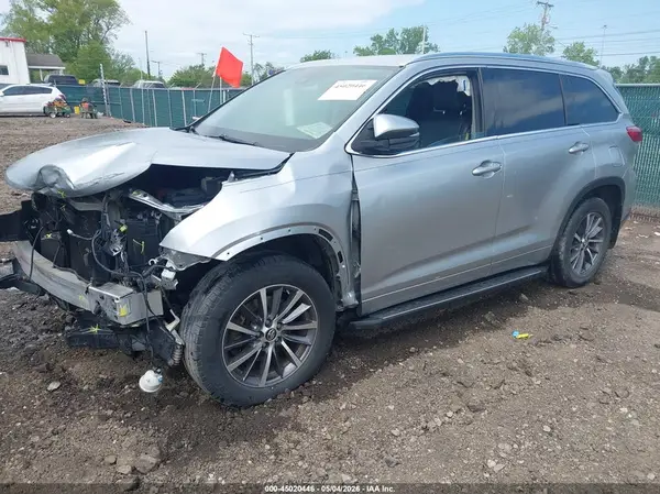 5TDJZRFH6HS369529 2017 TOYOTA HIGHLANDER - Image 2