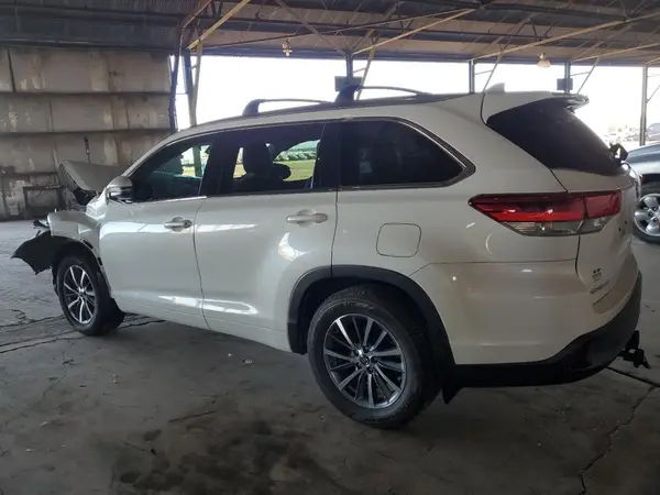 5TDJZRFH6HS369773 2017 TOYOTA HIGHLANDER - Image 2