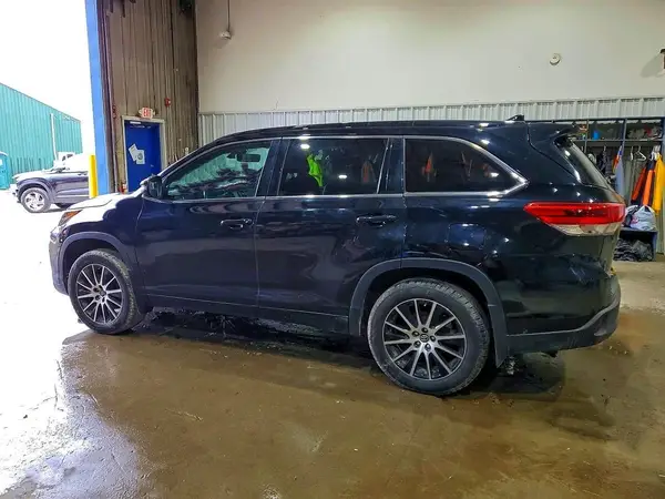 5TDJZRFH6HS369837 2017 TOYOTA HIGHLANDER - Image 2
