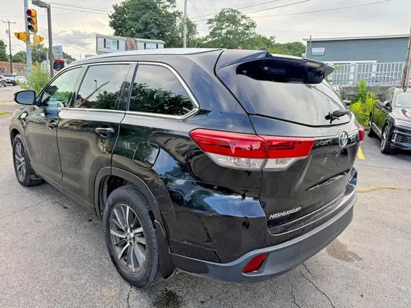 5TDJZRFH6HS371118 2017 TOYOTA HIGHLANDER - Image 2