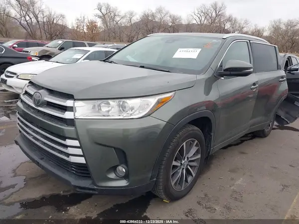 5TDJZRFH6HS371815 2017 TOYOTA HIGHLANDER - Image 2