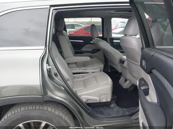 5TDJZRFH6HS371815 2017 TOYOTA HIGHLANDER - Image 8