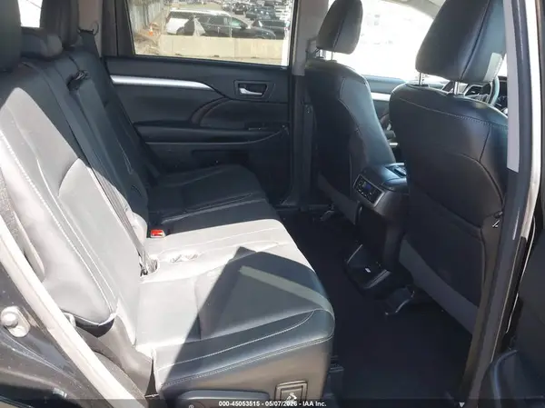 5TDJZRFH6HS375024 2017 TOYOTA HIGHLANDER - Image 8