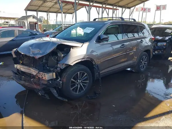 5TDJZRFH6HS375816 2017 TOYOTA HIGHLANDER - Image 2