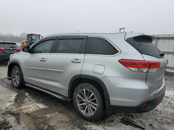 5TDJZRFH6HS378408 2017 TOYOTA HIGHLANDER - Image 2