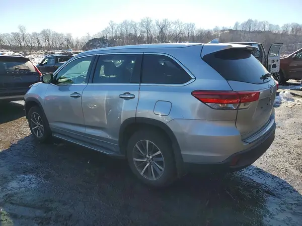 5TDJZRFH6HS379395 2017 TOYOTA HIGHLANDER - Image 2