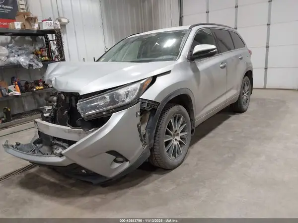 5TDJZRFH6HS381163 2017 TOYOTA HIGHLANDER - Image 2