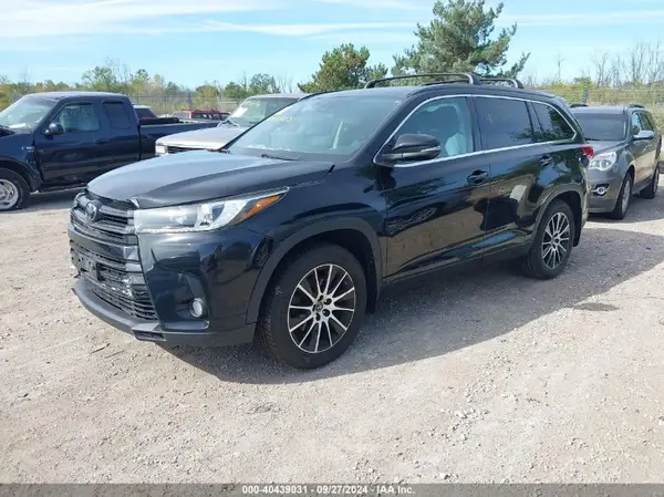 5TDJZRFH6HS391613 2017 TOYOTA HIGHLANDER - Image 2