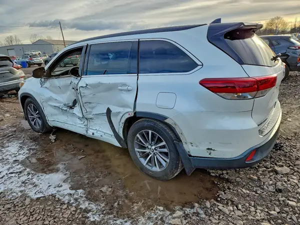 5TDJZRFH6HS392504 2017 TOYOTA HIGHLANDER - Image 2