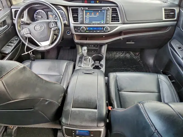 5TDJZRFH6HS392504 2017 TOYOTA HIGHLANDER - Image 8