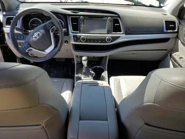 5TDJZRFH6HS396732 2017 TOYOTA HIGHLANDER - Image 8