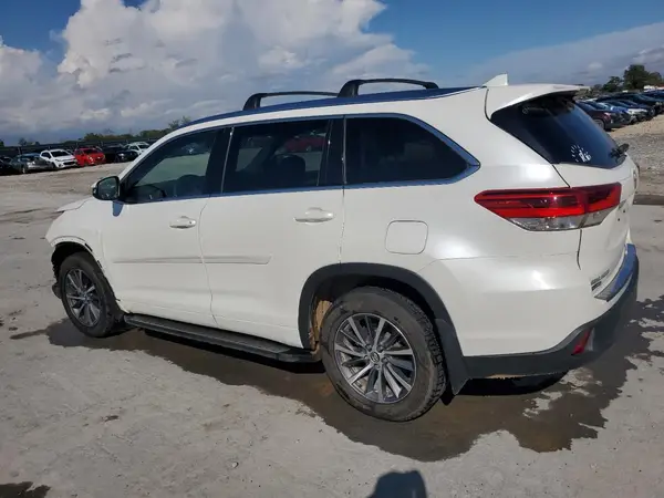 5TDJZRFH6HS397282 2017 TOYOTA HIGHLANDER - Image 2
