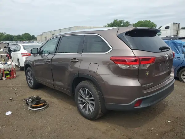 5TDJZRFH6HS398965 2017 TOYOTA HIGHLANDER - Image 2