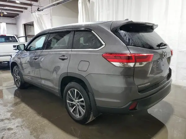 5TDJZRFH6HS402349 2017 TOYOTA HIGHLANDER - Image 2