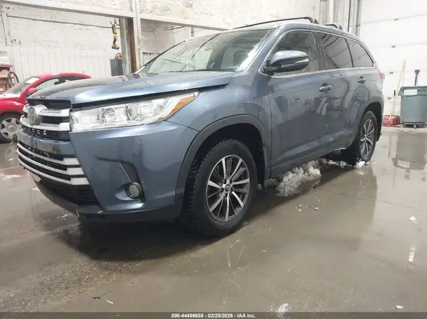 5TDJZRFH6HS413674 2017 TOYOTA HIGHLANDER - Image 2