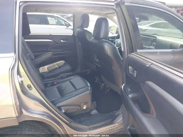 5TDJZRFH6HS415733 2017 TOYOTA HIGHLANDER - Image 8