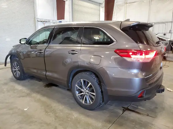 5TDJZRFH6HS416350 2017 TOYOTA HIGHLANDER - Image 2