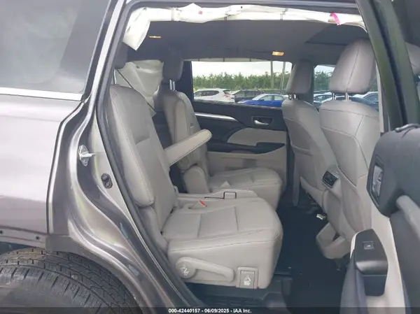 5TDJZRFH6HS417613 2017 TOYOTA HIGHLANDER - Image 8