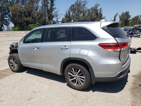 5TDJZRFH6HS418891 2017 TOYOTA HIGHLANDER - Image 2