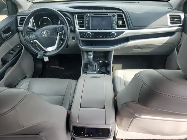 5TDJZRFH6HS420950 2017 TOYOTA HIGHLANDER - Image 8