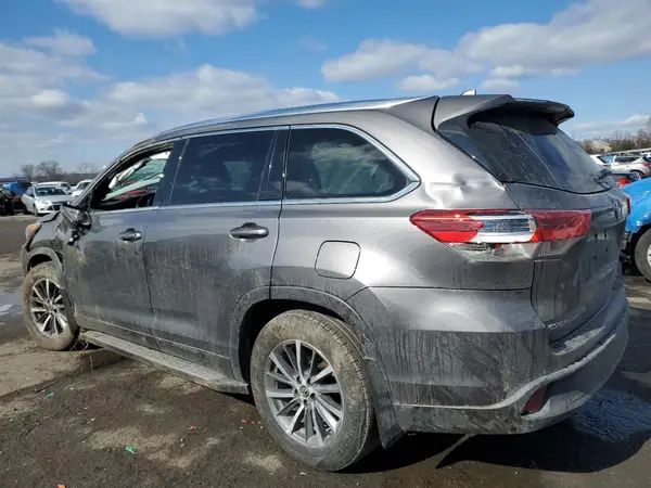 5TDJZRFH6HS425176 2017 TOYOTA HIGHLANDER - Image 2