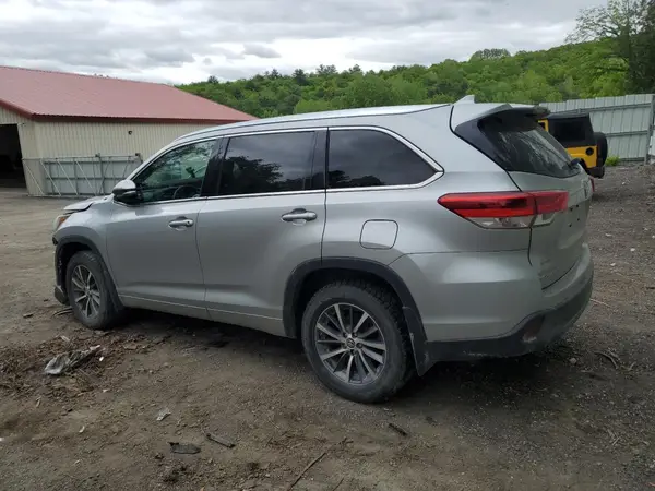 5TDJZRFH6HS427493 2017 TOYOTA HIGHLANDER - Image 2