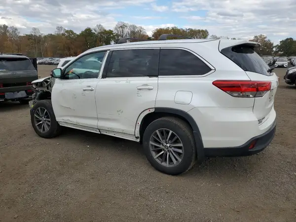 5TDJZRFH6HS429096 2017 TOYOTA HIGHLANDER - Image 2