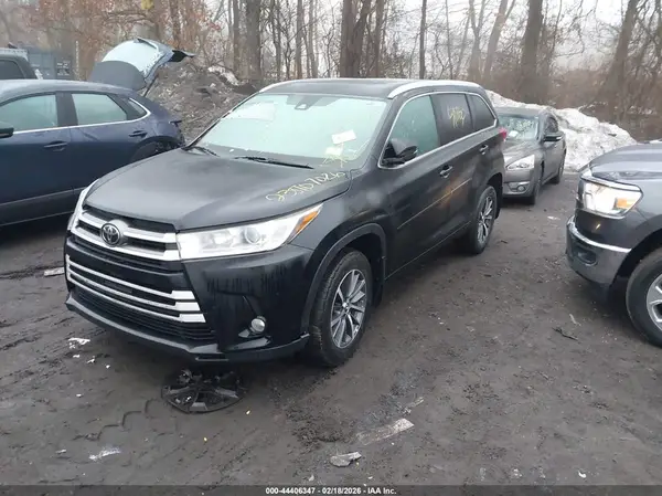 5TDJZRFH6HS429373 2017 TOYOTA HIGHLANDER - Image 2