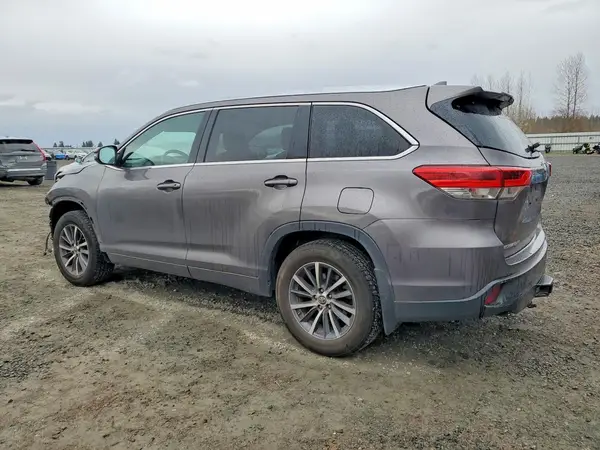 5TDJZRFH6HS432192 2017 TOYOTA HIGHLANDER - Image 2