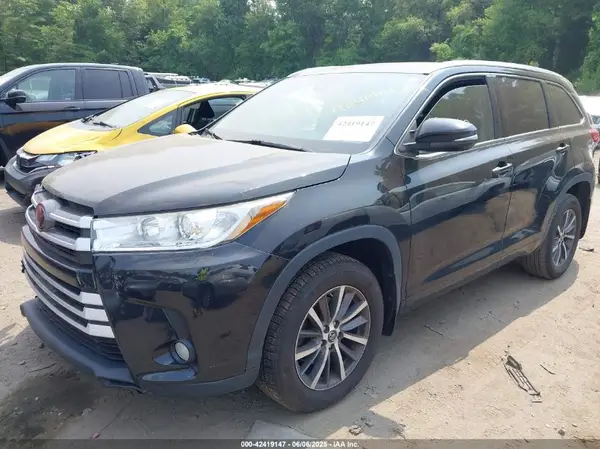 5TDJZRFH6HS432760 2017 TOYOTA HIGHLANDER - Image 2