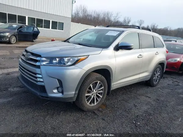 5TDJZRFH6HS433746 2017 TOYOTA HIGHLANDER - Image 2