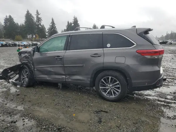 5TDJZRFH6HS438719 2017 TOYOTA HIGHLANDER - Image 2
