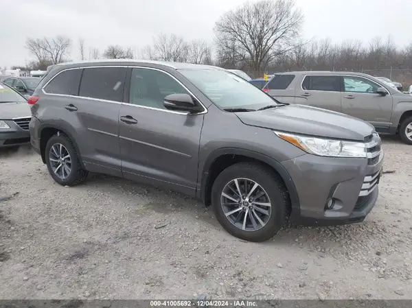 5TDJZRFH6HS439157 2017 TOYOTA HIGHLANDER - Image 1