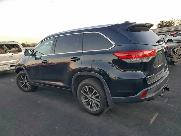 5TDJZRFH6HS441037 2017 TOYOTA HIGHLANDER - Image 2