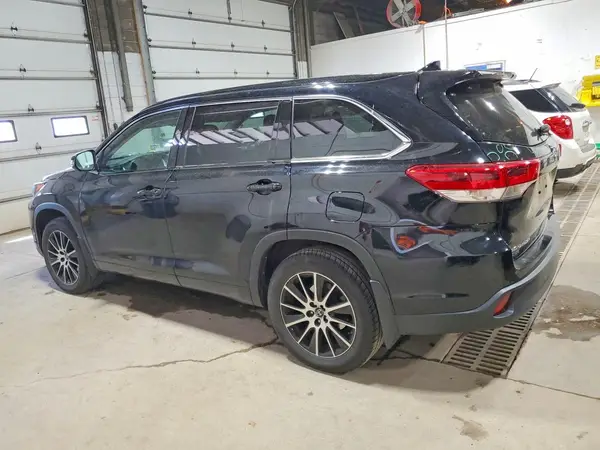 5TDJZRFH6HS443919 2017 TOYOTA HIGHLANDER - Image 2
