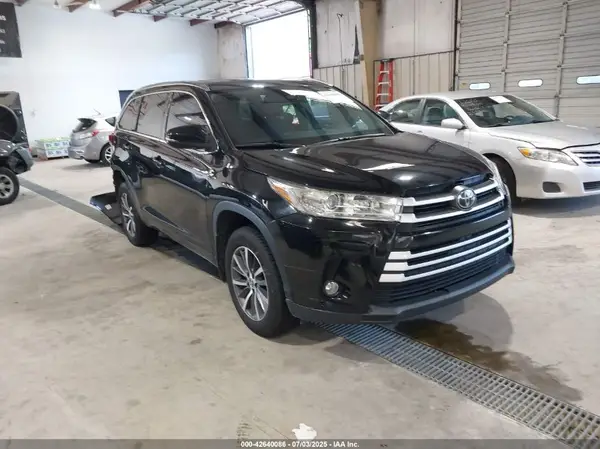5TDJZRFH6HS444309 2017 TOYOTA HIGHLANDER - Image 1