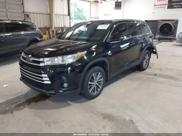 5TDJZRFH6HS444309 2017 TOYOTA HIGHLANDER - Image 2