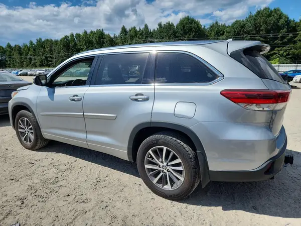 5TDJZRFH6HS449557 2017 TOYOTA HIGHLANDER - Image 2