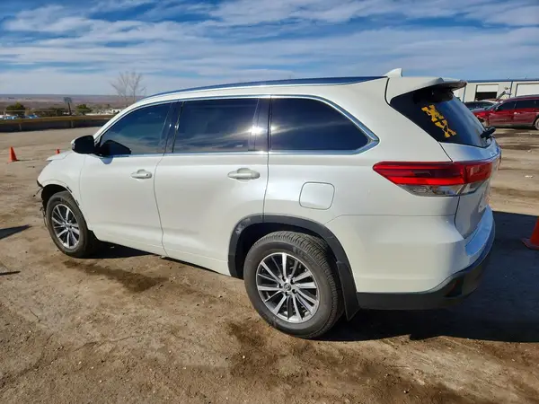 5TDJZRFH6HS449591 2017 TOYOTA HIGHLANDER - Image 2