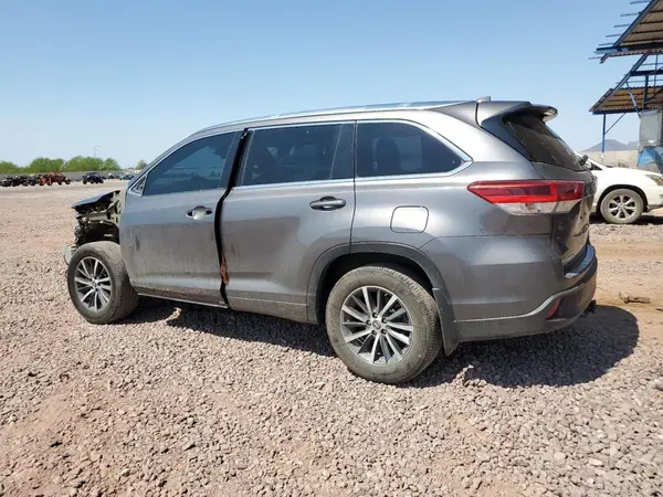 5TDJZRFH6HS451678 2017 TOYOTA HIGHLANDER - Image 2