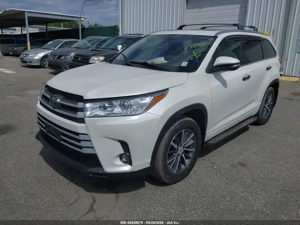 5TDJZRFH6HS454628 2017 TOYOTA HIGHLANDER - Image 2