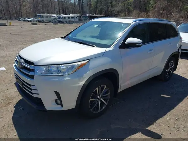 5TDJZRFH6HS455309 2017 TOYOTA HIGHLANDER - Image 2