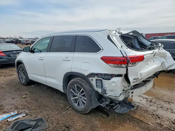 5TDJZRFH6HS459621 2017 TOYOTA HIGHLANDER - Image 2