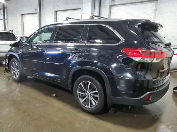 5TDJZRFH6HS460526 2017 TOYOTA HIGHLANDER - Image 2