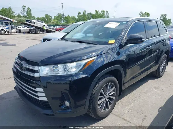 5TDJZRFH6HS463104 2017 TOYOTA HIGHLANDER - Image 2